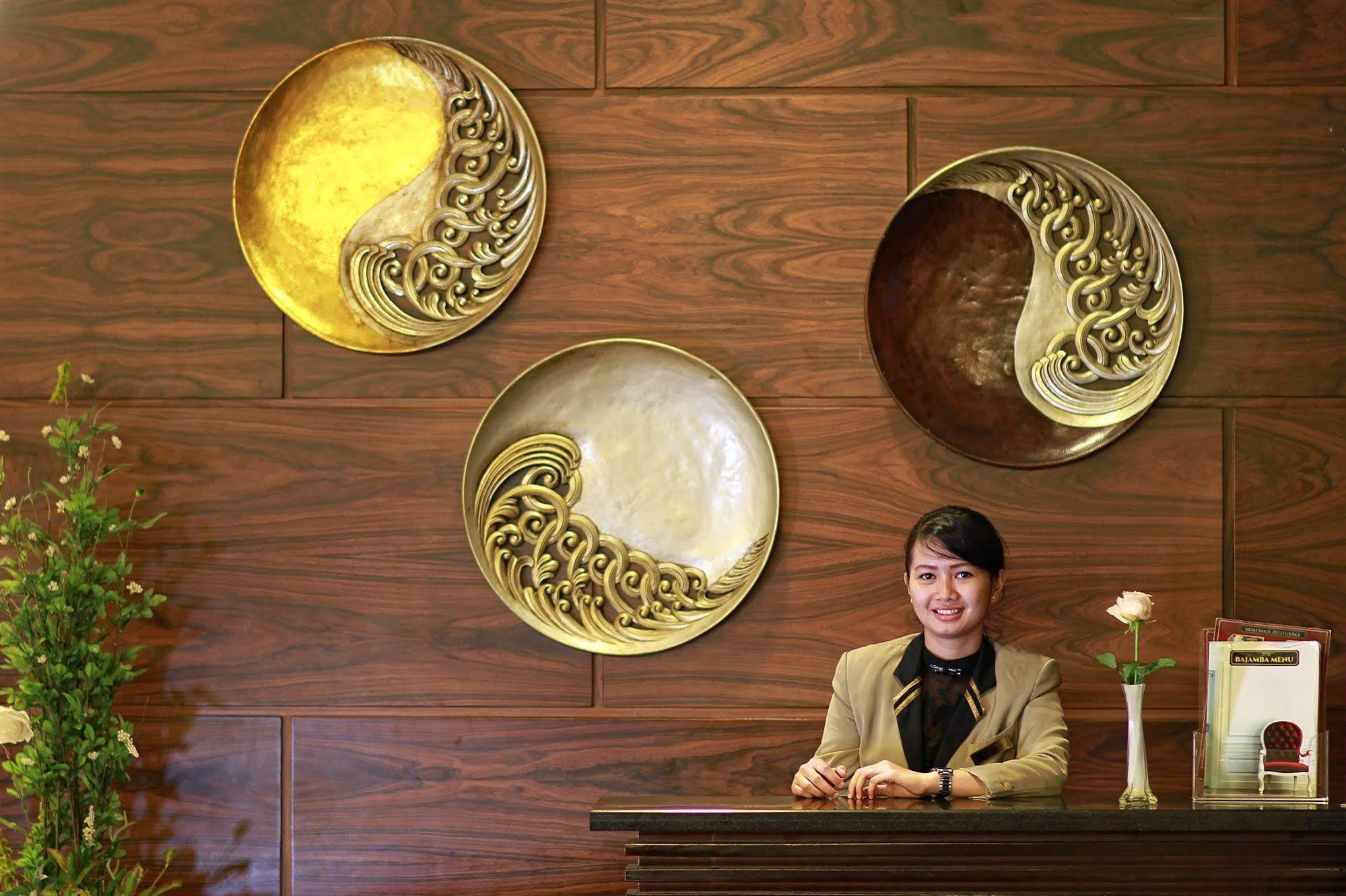 Premier Basko Hotel Padang  Exterior photo